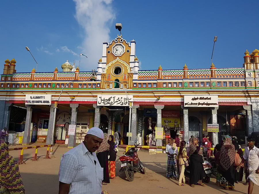 They were on a visit of Muslim pilgrim centre of Nagore in Nagapattinam district.