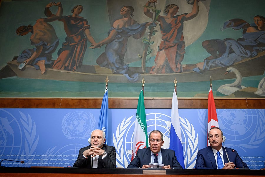  Iranian Foreign Minister Mohammad Javad Zarif, Russian Foreign Minister Sergei Lavrov and Turkish Foreign Minister Mevlut Cavusoglu give a press conference on a meeting of the Syria constitution-writing committee. (AFP Photo)