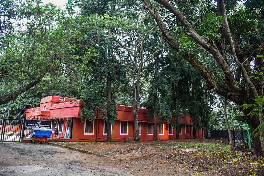 Karnataka State Bar Council Building, Old Election Commission Building at Cubbon Park. DH Photo