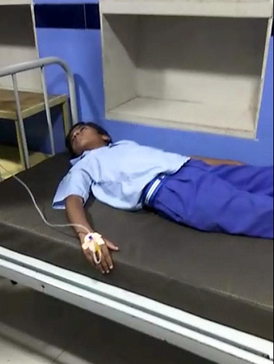A student undergoes treatment at a hospital in Mysuru on Thursday. DH PHOTO