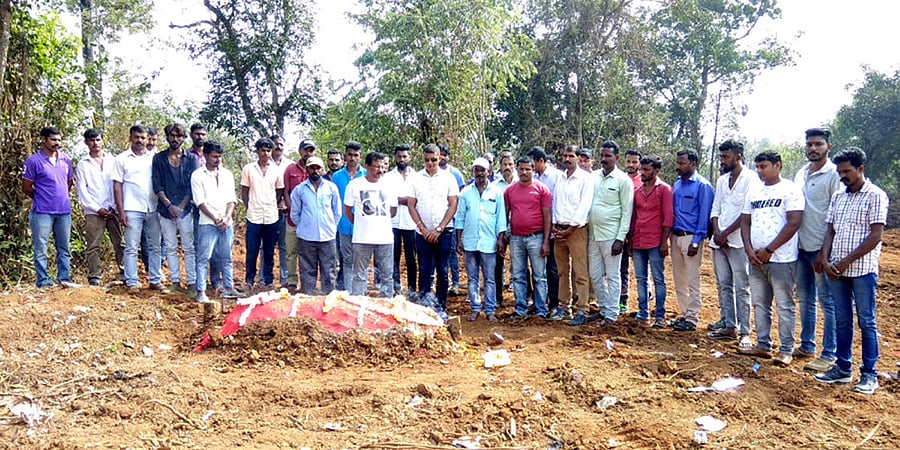 The remains of an exhumed body, were buried in the Hindu burial ground in Bethu village of Napoklu on Monday. DH Photo