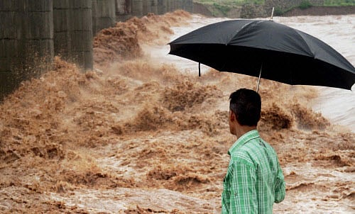 With as many as 68 persons being killed today, the death toll in the worst floods in Jammu and Kashmir in nearly six decades has reached 88. PTI photo