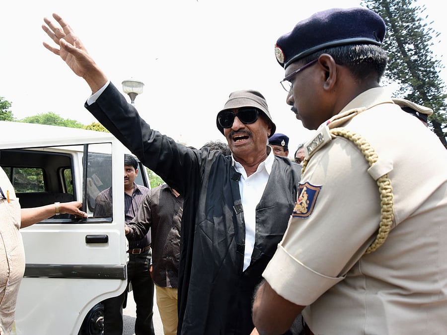 Pro-Kannada organisations led by Vatal Nagaraj have vowed to storm into private companies and banks all over the state, demanding reservation for Kannadigas in national and state-level enterprises. (DH File Photo)