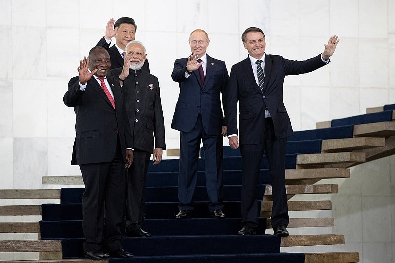 South Africa's President Cyril Ramaphosa, China's President Xi Jinping, India's Prime Minister Narendra Modi, Russia's President Vladimir Putin and Brazil's President Jair Bolsonaro pose for a photo at the BRICS summit in Brasilia, Brazil. (Reuters Photo)