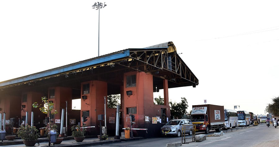Jas toll, on Tumkur Road outskirts of Bengaluru. Photo/ B H Shivakumar