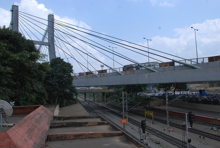 Officials want to start the decongestion process by terminating the long-distance public transport and private buses at the proposed transit hubs. Officials want to start the decongestion process by terminating the long-distance public transport and private buses at the proposed transit hubs.