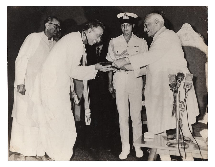 Doreswamy Iyengar receives a Central Sangeeth Natak Akademi award in 1971
