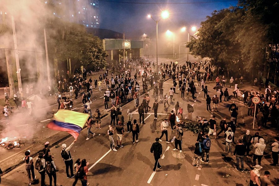 University students clash with members of the Mobile Anti-Disturbance Squadron (ESMAD), during a nationwide strike called by students, unions and indigenous groups to protest against the government of Colombia's President Ivan Duque in Medellin, Colombia. (AFP Photo)