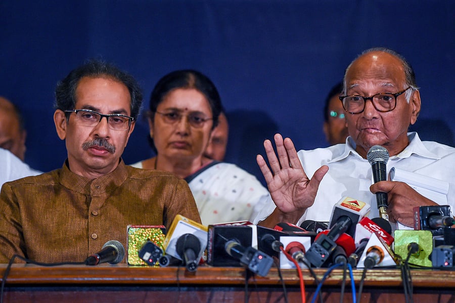 Shiv Sena party Chief Uddhav Thackeray (L) looks on as Nationalist Congress Party (NCP) Chief Sharad Pawar speaks at a press conference in Mumbai. (AFP Photo)