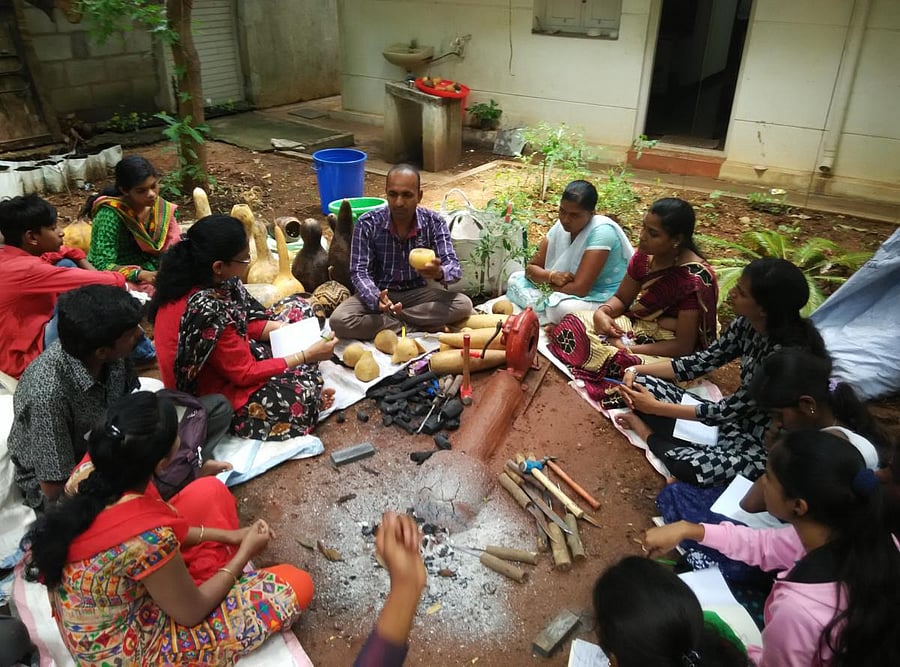 Krishikala trains enthusiasts in crafting products out of bottle gourds; the vegetables, unpopular due to size, have found a new life in art. PHOTO COURTESY: KRISHIKALA