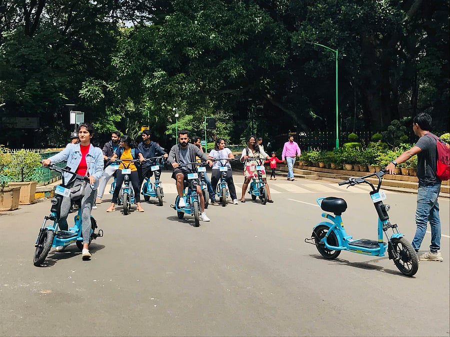 Electric scooter Yulu Miracle can be picked up from different Yulu Zones across the city. Customers need to download the Yulu application and scan the QR code to access a scooter.