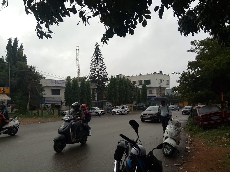 The city and adjoining villages witnessed light showers from early morning on Wednesday. (DH photo)