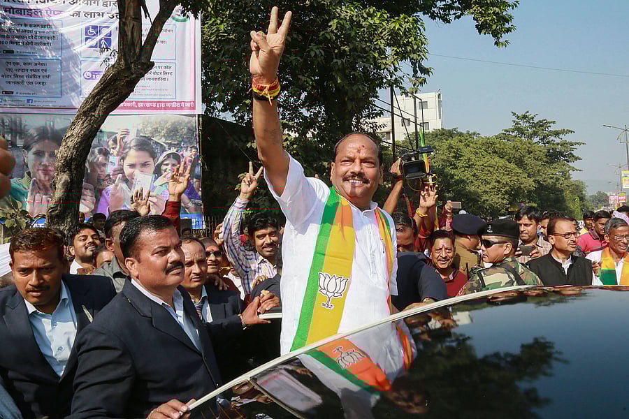 Jharkhand Chief Minister Raghubar Das flashes the victory sign along with party supporters after filing nominations for the forthcoming Assembly Election 2019, in Jamshedpur. (PTI Photo)