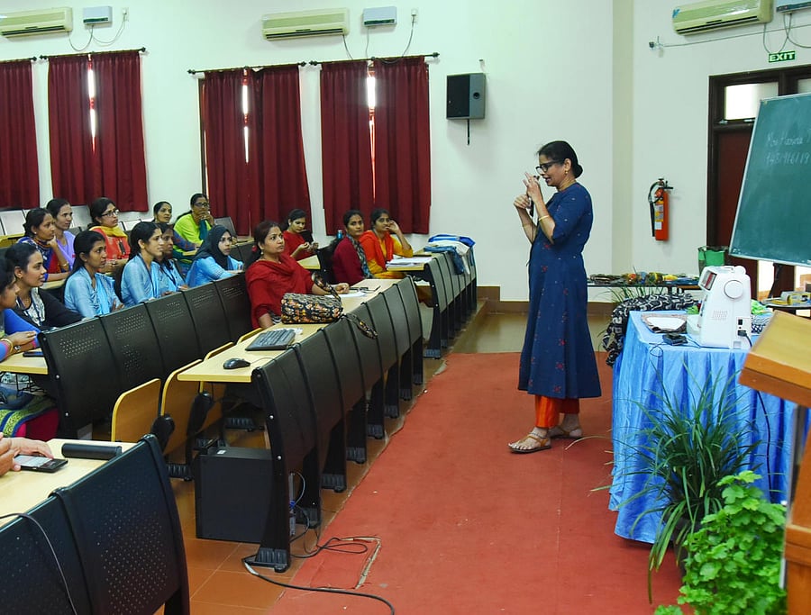 Harina J Rao trains staff of Yenepoya Deemed-to-be University in making cloth bag, at Deralakatte.