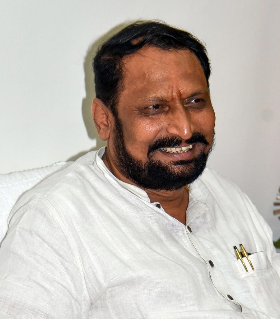 Laxman S Savadi. (DH Photo)