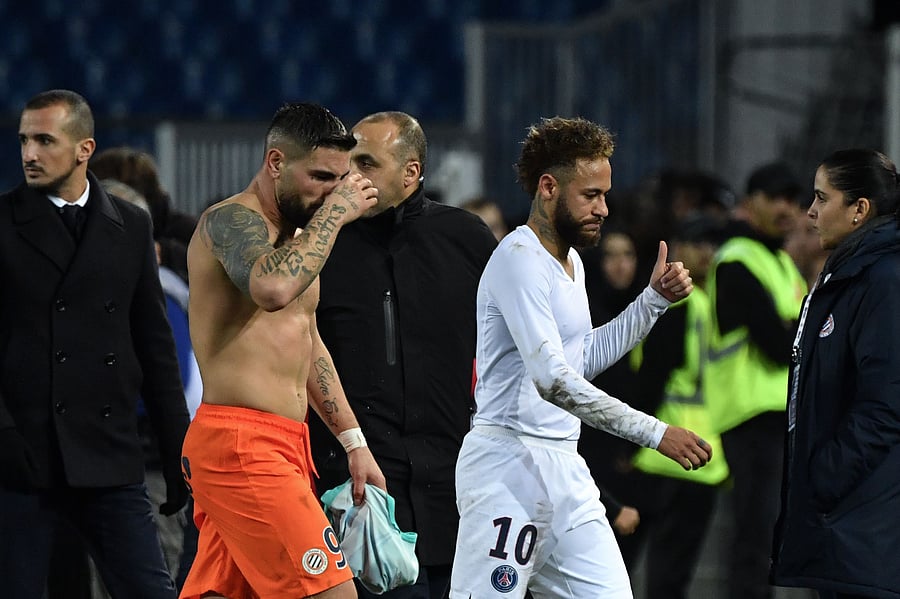 Montpellier's Algerian forward Andy Delort (L) and Paris Saint-Germain's Brazilian forward Neymar leave the pitch at the end of the French L1 football match between Montpellier Herault Sport Club (MHSC) and Paris Saint-Germain (PSG). (AFP Photo)