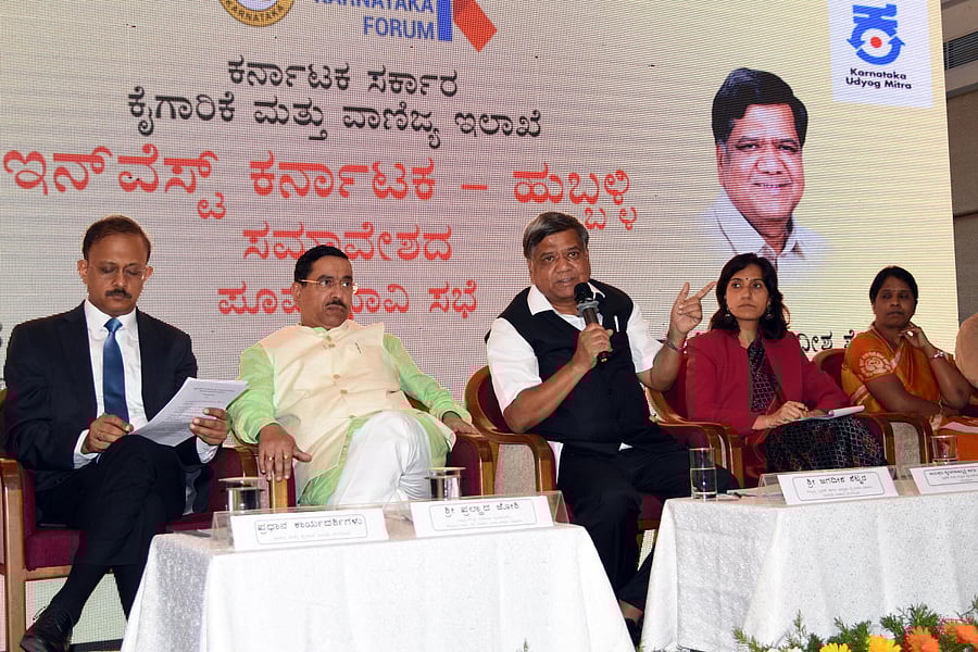 Industries Minister Jagadish Shettar interacts with industrialists and businessmen, at 'Invest Karnataka-Hubballi' preparatory meeting held in Hubballi on Monday. Gaurav Gupta, Union minister Pralhad Joshi, Gunjan Krishna and Deepa Cholan look on.
