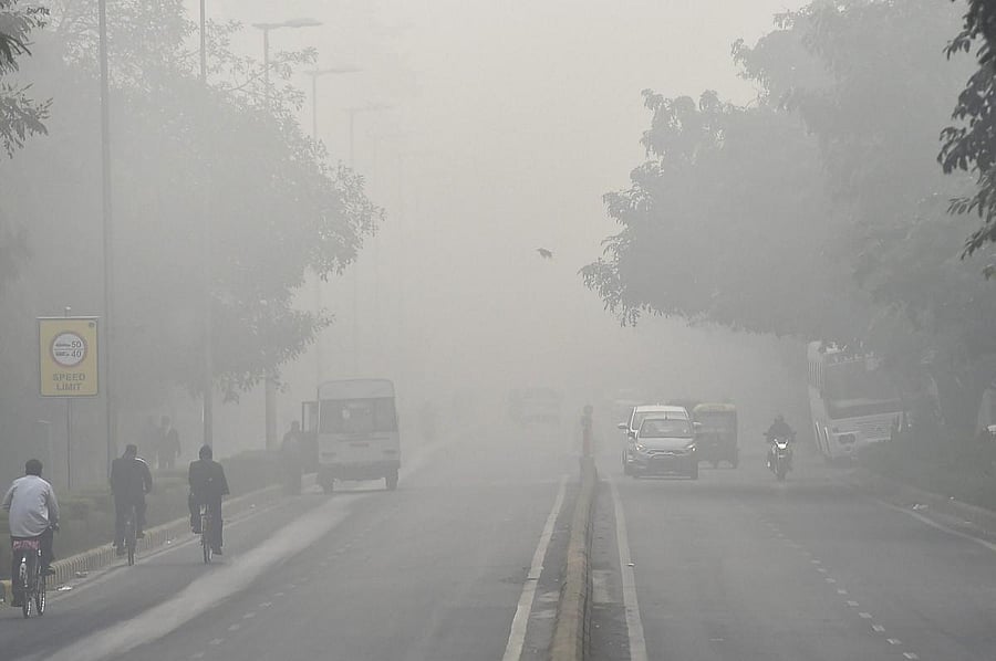 The weatherman has forecast partly cloudy skies with a possibility of moderate to dense fog on Sunday. Photo/PTI