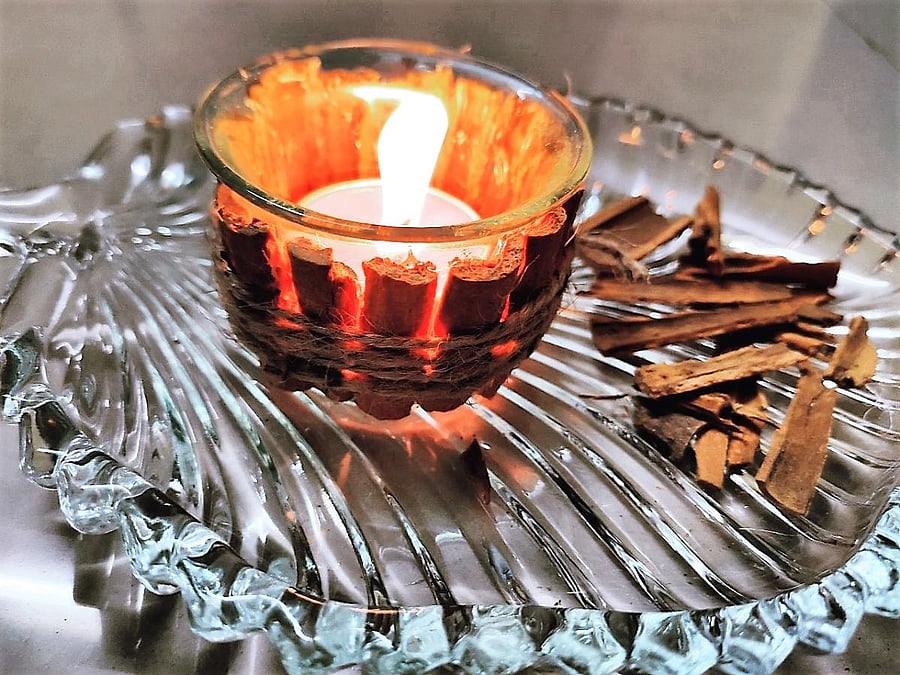 Cinnamon candle