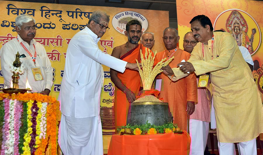 Dharmasthala Dharmadhikari D Veerendra Heggade and Udupi Pejawar Mutt junior pontiff Vishwa Prasanna Teertha Swami inaugurate the Central Board of Trustees and International Council Meeting of Vishva Hindu Parishad, in Mangaluru on Friday. Vishva Hindu Parishad National President Justice Vishnu Sadashiv Kokje looks on. DH Photo