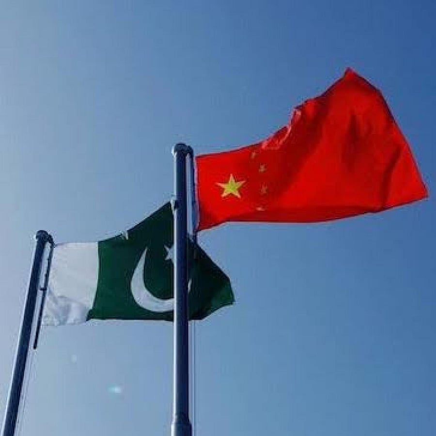 Pak rolls out the first batch of dual-seat fighter jets manufactured in collaboration with China. (DH Photo)