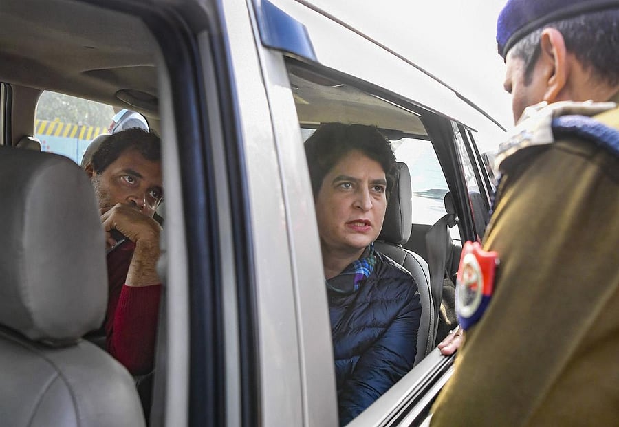 A police officer stops Congress leaders Rahul Gandhi (R) and Priyanka Gandhi Vadra from entering Meerut city (PTI Photo)