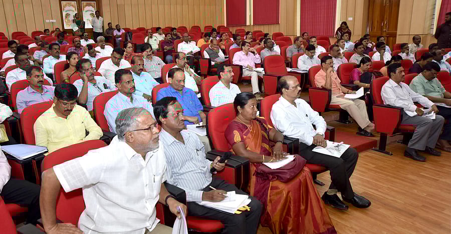 Primary and Secondary Education Minister S Suresh Kumar take part in the Mysuru region-level progress review meeting of academic progress, at Hemavathy Hall of Abdul Nazeer Sab State Institute of Rural Development (ANSSIRD), in Mysuru on Tuesday. dh photo