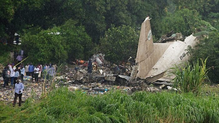 Most of Sudan's military and civilian fleet consists of old Soviet-made aircraft, and the country has suffered a series of crashes in recent years. (Photo/Twitter @THEFIND35373560)