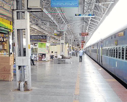 Longer wait for  escalators at City  railway station
