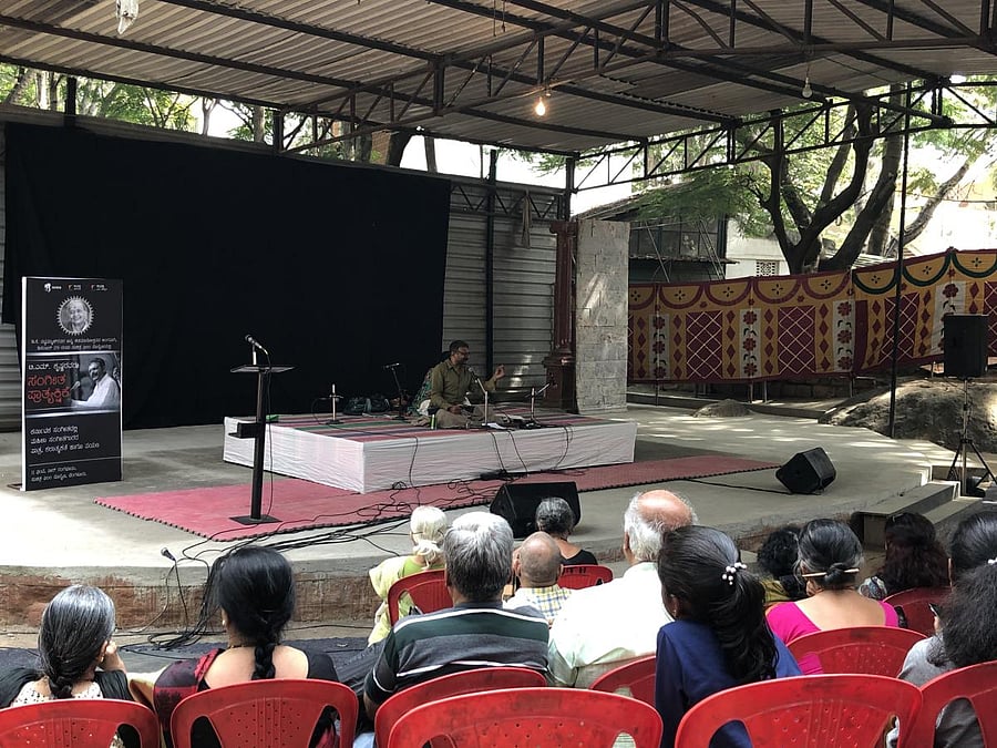 The amphitheatre was packed with an enthusiastic audience.