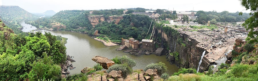 Earlier, Tamil Nadu filed an interlocutory application in the Apex Court seeking direction to Karnataka to restrain from building a reservoir on Markandeya river alleging that since the river was tributary of Pennaiyar river, any construction of the dam by Karnataka would obstruct natural flows to the downstream. Credit: DH Photo