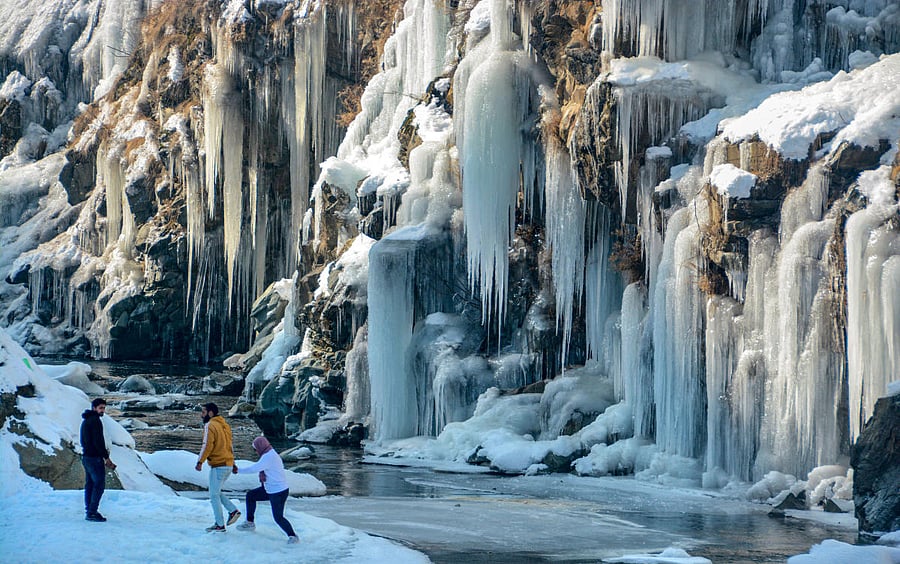 A MeT department official said the minimum temperature in Srinagar dipped to minus 3 degrees Celsius as compared to previous night’s minus 0.1 degrees. (PTI Photo)