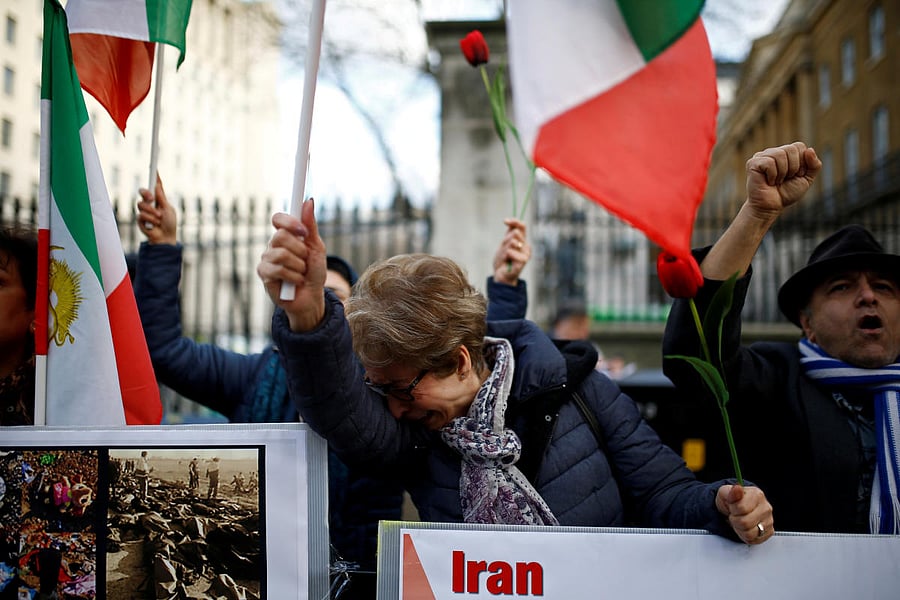 A woman reacts as people hold a vigil for the victims of a Ukrainian passenger jet which crashed in Iran, at Downing Street in London, Britain January 10, 2020. (REUTERS Photo)