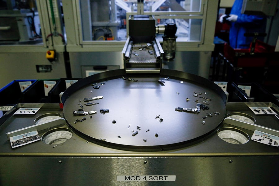 The Daisy recycling robot at an Apple recycling facility in Austin (Credit: Reuters)