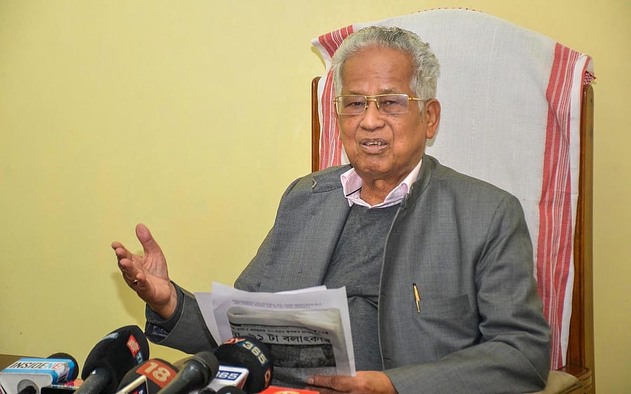 "The politics that Himanta Biswa Sarma is trying to do, I will not do that. He is trying to divide Assamese society," former Assam CM Tarun Gogoialleged. (PTI File Photo)