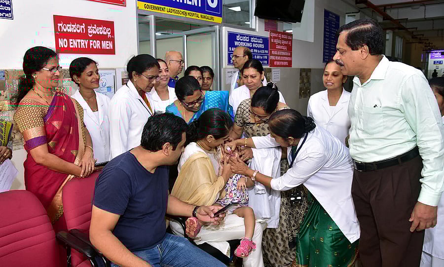 Polio drops being administered to the child of Deputy Commissioner Sindhu B Rupesh, at Lady Goschen Hospital in Mangaluru on Sunday.