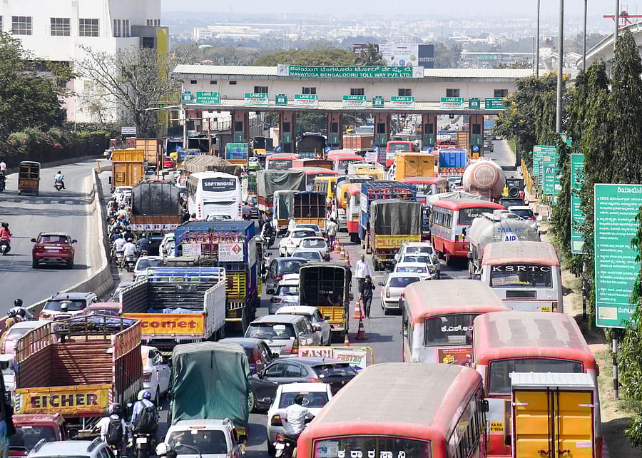 A pile-up at a toll plaza, stretching beyond Nagasandra metro station, on Tumakuru road. DH Photo/B H Shivakumar