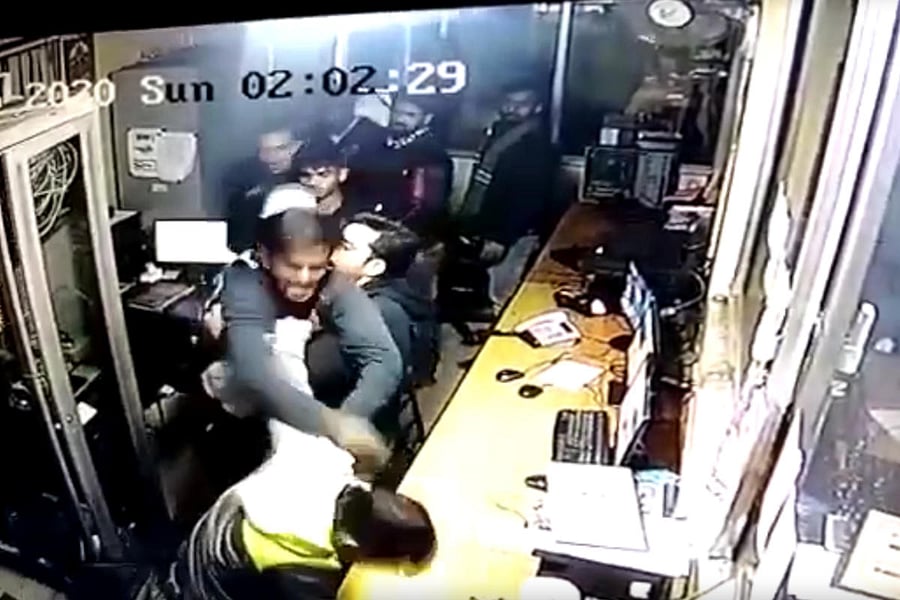 When the truck pulled in at the tollgate around 2 am, the staff asked the driver to pay double the toll as the vehicle didn’t have a FASTag. (DH Image)