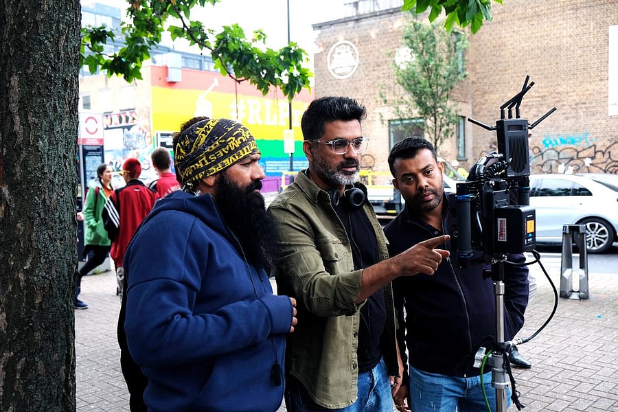 Nitin Kakkar (center)