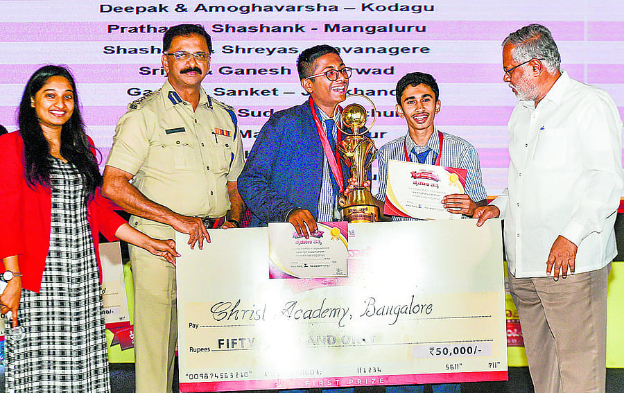 Minister S Suresh Kumar and Joint Commissioner of Police (Traffic) Dr B R Ravikanthe Gowda present awards to contest winners Aditya Rao and Aditya Acharya on Thursday. DH PHOTO/KRISHNAKUMAR P S