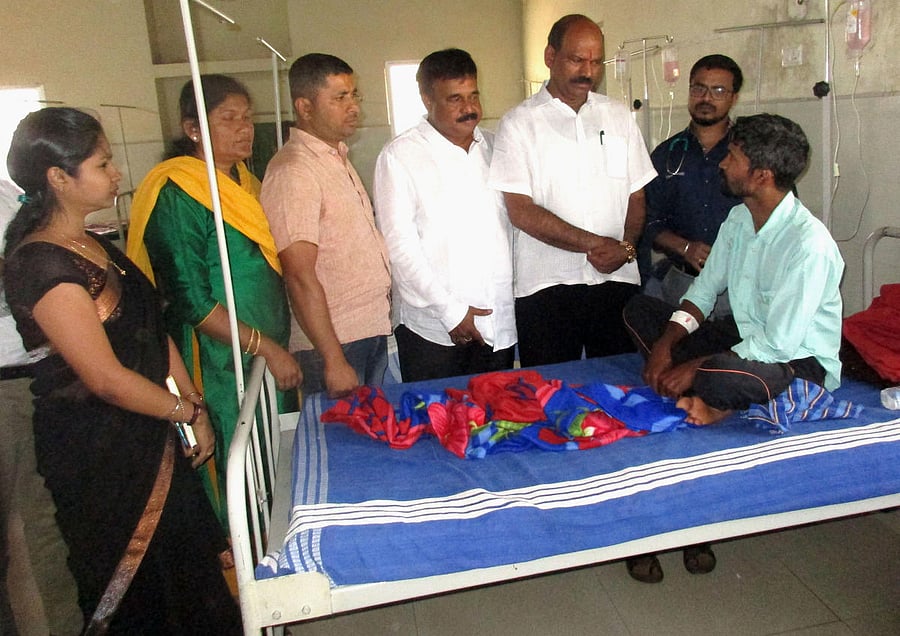 MLA T D Raje Gowda speaks to a patient is undergoing treatment for KFD at taluk hospital in N R Pura. DH Photo