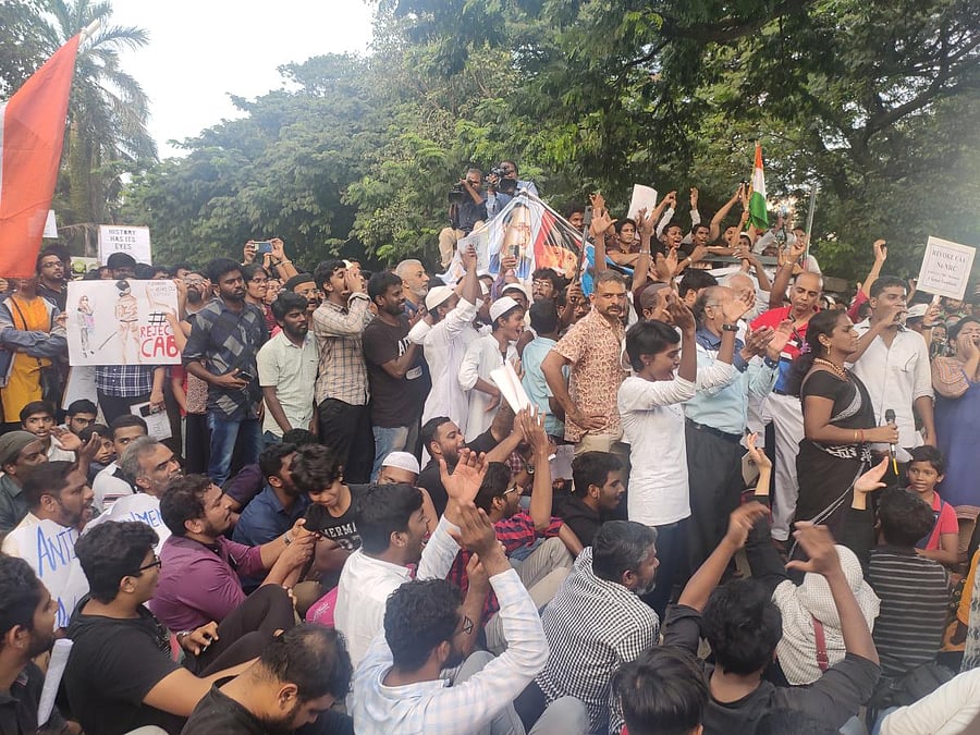 Songs that induce patriotic fervour written by Subramaniya Bharathi at the height of India’s Independence movement too dominated the protests with several invoking the legendary poet’s most famous lines ‘acham acham illai’ (There is no fear).