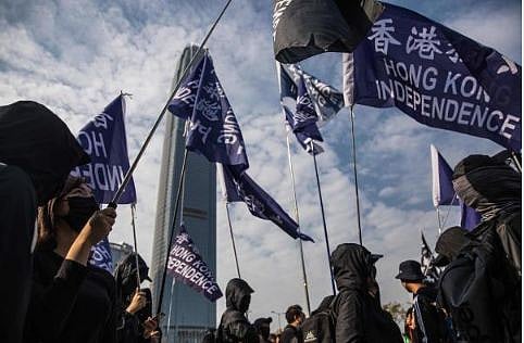 A group of Hong Kong independence supporters display flags during a pro-democracy rally at Edinburgh Place in the Central district of Hong Kong on January 12, 2020. (AFP Photo)