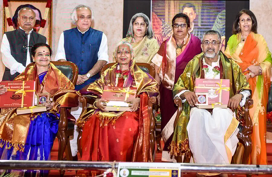 Sri Jayachamarajendra Prashasthi was conferred on musicologists Sukanya Prabhakar, T S Satyavathi and R Satyanarayana (Posthumous), during the third segment of H H Sri Jayachamaraja Wadiyar birth centenary celebrations, at Senate Bhavan in Mysuru on Thursday. Nandakumar, son of Satyaranarayana, received the award. Rajya Sabha MP Jairam Ramesh, Kamakshi Devi and Indrakshi Devi daughters of Wadiyar and president of Srikantadatta Narasimharaja Wadiyar Foundation Pramoda Devi Wadiyar are seen. dh photo