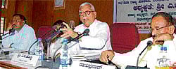 Chairperson of the Third Finance Commission A G Kodgi addresses a meeting at the Kolar Zilla Panchayat auditorium on Thursday. Deputy Commissioner D S Vishwanath (R) and Commission member Thimmegowda are also present. dh photo