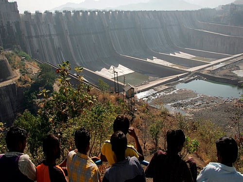 In a major boost to Gujarat which has been regularly facing water woes due to deficient rains, Chief Minister Anandiben Patel today announced that they have got approval to raise the height of Narmada dam to 138.72 metres (455 feet). DH file photo