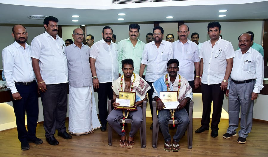 Kambala jockeys Srinivas Gowda and Bajagoli Nishanth Shetty were felicitated at SCDCC Bank in Mangaluru on Tuesday. DH photo