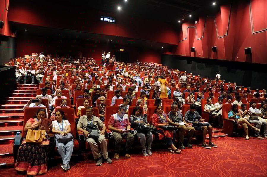 Even though 40 films got their premiere at the festival thisyear, movie buffs prefer watching popular films.DH Photo BY Pushkar V