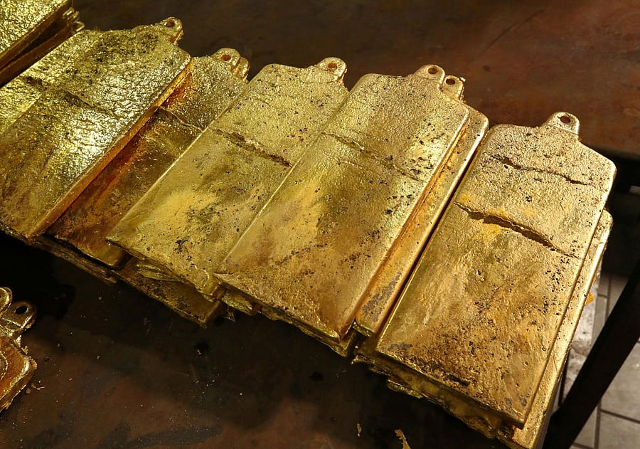 FILE PHOTO: Gold anodes are pictured at Swiss refinery Metalor in Marin near Neuchatel, Switzerland July 5, 2019. Picture taken July 5, 2019. REUTERS