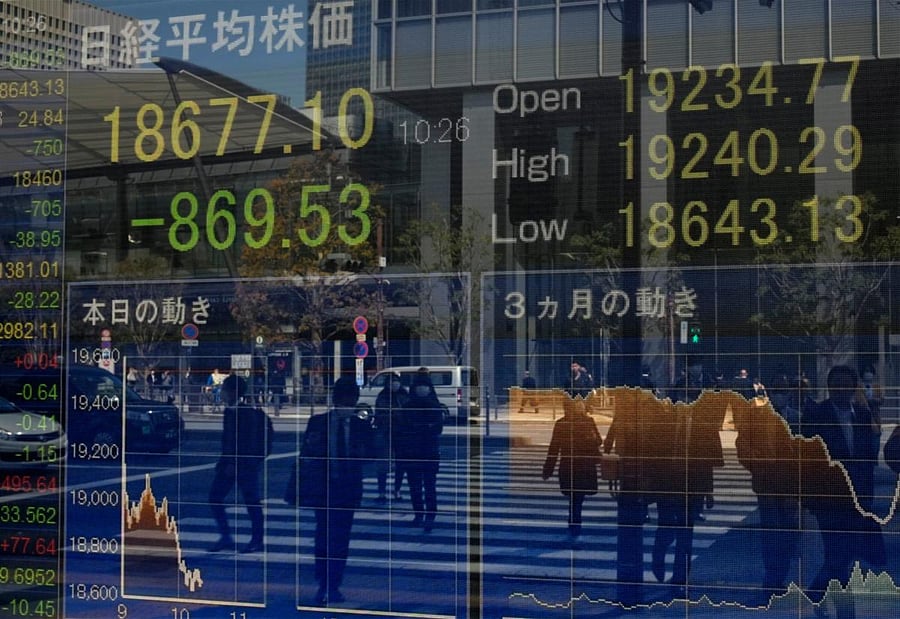 Tokyo's key Nikkei index opened down more than three percent on March 26 (AFP Photo)